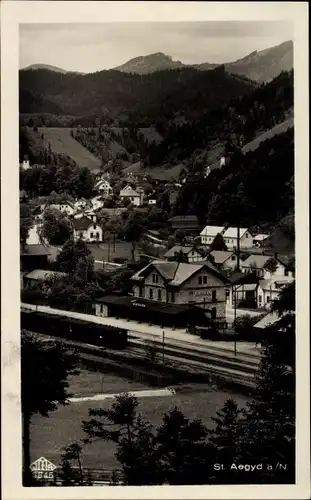 Ak St. Aegyd am Neuwalde in Niederösterreich, Blick auf den Bahnhof, Bahnstrecke, Personenzug