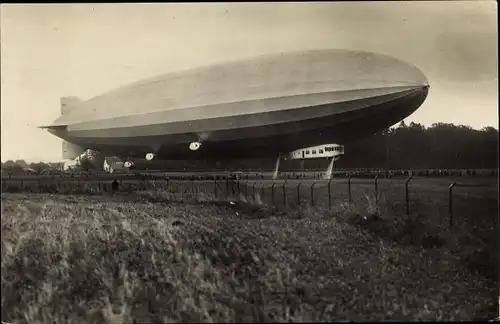 Ak Amerika Zeppelin Z R III beim ersten Start 1924, Fotograf Prof. Maerker