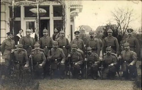 Foto Ak Hagenow in Mecklenburg, Deutsche Soldaten in Uniform, Gasthaus