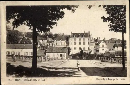 Ak Beaupréau Maine et Loire, Place du Champ de Foire