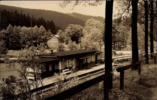 Ak Meuselbach Schwarzmühle Thüringer Wald, Die Gleisseite vom Bahnhof, Bahnsteig