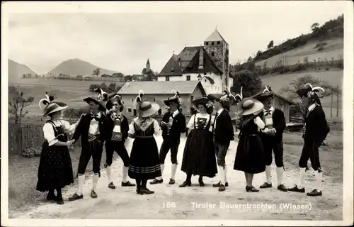 Ak Menschen in Tiroler Bauerntrachten, Gruppenbild