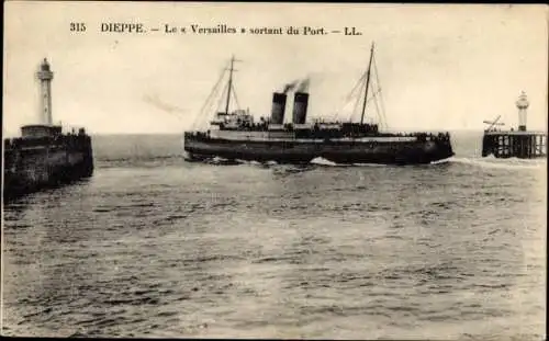 Ak Dieppe Seine-Maritime, Versailles verlässt den Hafen, Leuchtturm