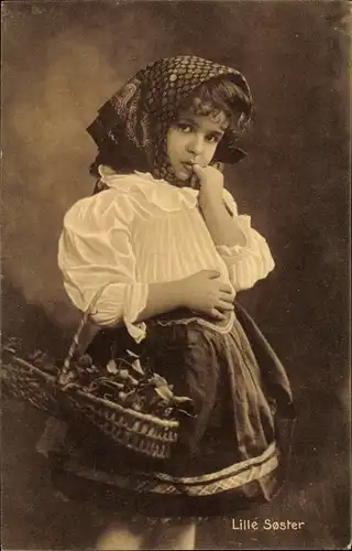 Ak Kleines Mädchen in dänischer Volkstracht