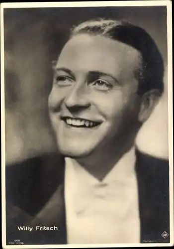 Ak Schauspieler Willy Fritsch, UFA, Portrait, lachend, Fliege, Ross Verlag