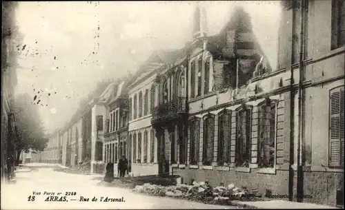 Ak Arras Pas de Calais, Rue de l'Arsenal