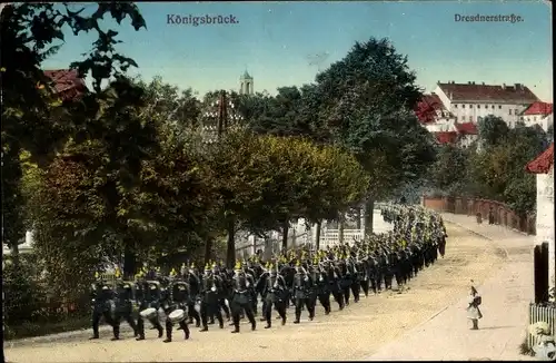 Ak Königsbrück in der Oberlausitz, Dresdner Straße, Militär Musikkapelle