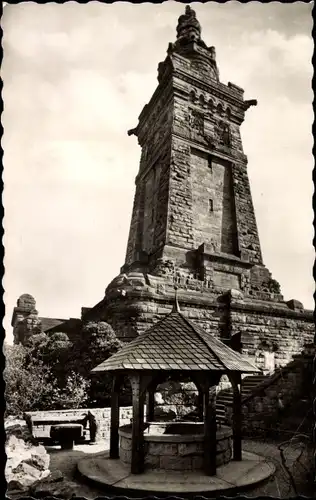 Ak Steinthaleben Kyffhäuserland in Thüringen, Kyffhäuser, Brunnen, Denkmal