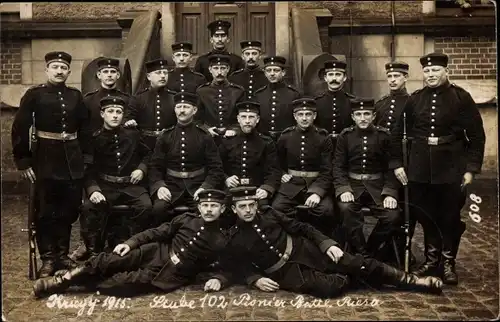 Foto Ak Riesa an der Elbe Sachsen, Gruppenbild vom Pionier Bataillon, Stube 102