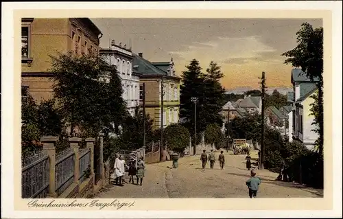 Ak Grünhainichen im Erzgebirge, Straße, Passanten