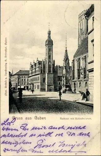 Ak Guben in der Niederlausitz, Rathaus mit Kaiserbrunnen