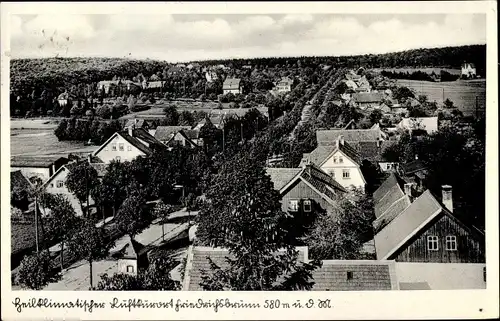 Ak Friedrichsbrunn Thale im Harz, Blick über die Dächer des Ortes, Straßenpartie