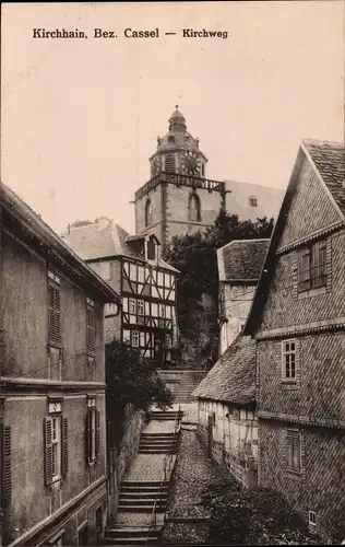 Ak Kirchhain in Hessen, Partie am Kirchweg, Kirche, Fachwerkhaus