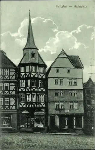 Ak Fritzlar im Schwalm Eder Kreis, Partie am Marktplatz, Handlung von Louis Haas