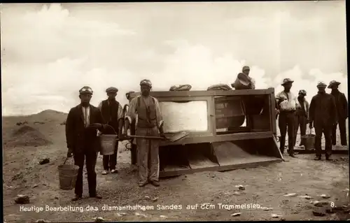 Ak Südafrika, Heutige Bearbeitung des diamanthaltigen Sandes auf dem Trommelsieb