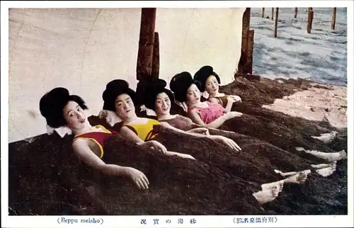 Ak Japan, Beppu meisho, Japanerinnen liegen im heißen Sand