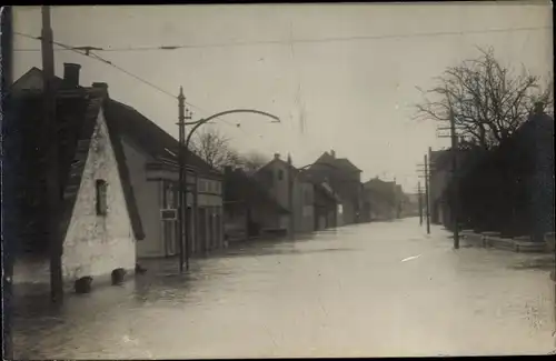 Foto Ak Hochwasser, Straße unter Wasser, Häuser