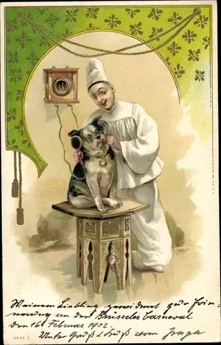 Litho Mann hält Telefonhörer an Ohren von einem Hund