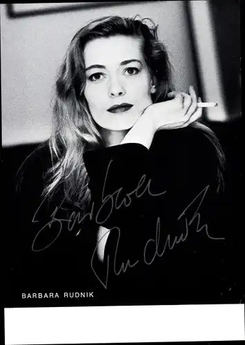 Foto Schauspielerin Barbara Rudnik, Portrait mit Zigarette, Autogramm