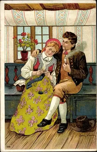 Künstler Ak Nyström, J., Liebespaar in schwedischen Volkstrachten, Pfeife, Frau beim Stricken