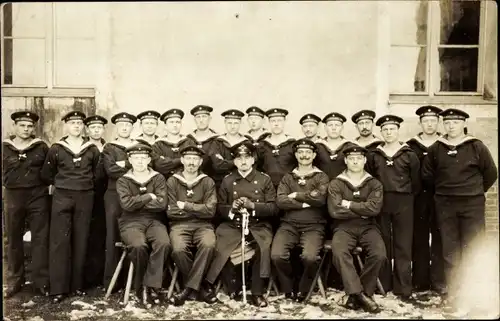 Foto Ak Deutsche Soldaten in Uniformen, Seeleute, Kaiserliche Marine