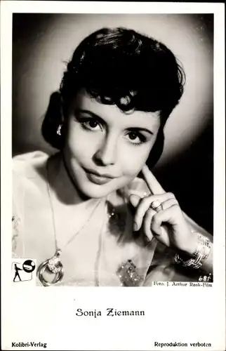 Ak Schauspielerin Sonja Ziemann, Portrait