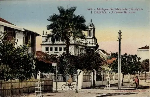 Ak Dakar Senegal, vue générale de l'Avenue Roume, habitants