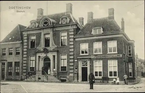Ak Doetinchem Gelderland, Markt mit Rathaus
