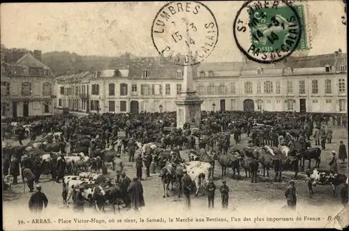 Ak Arras Pas de Calais, Place Victor Hugo, Viehmarkt