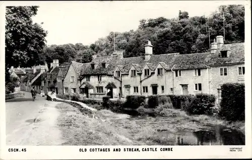 Ak Castle Combe Wiltshire England, alte Cottages und Stream