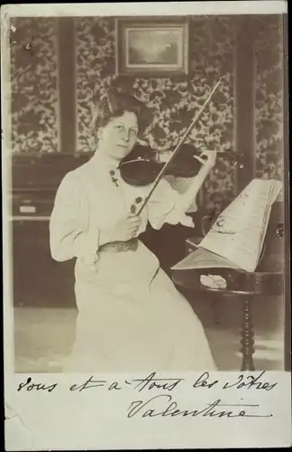 Foto Ak Frau mit Violine, Portrait