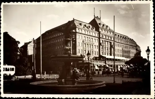 Ak Pressburg Bratislava Slowakei, Straßenpartie, Springbrunnen