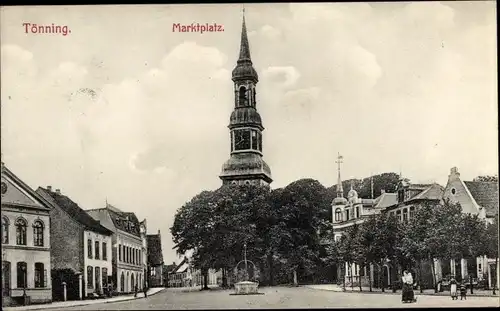 Ak Tönning an der Eider Nordfriesland, Marktplatz, Kirchturm, Brunnen