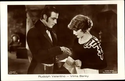 Ak Schauspieler Rudolph Valentino, Schauspielerin Vila Banky, Filmszene