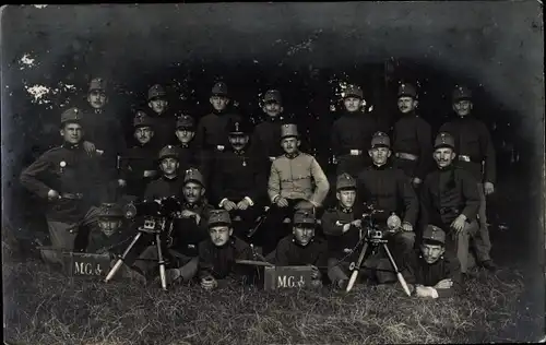 Foto Ak KuK MG Kompagnie, Maschinengewehre, Soldaten in Uniformen