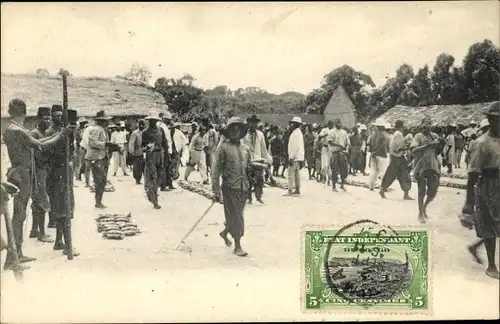 Ak Afrika, Ortsansicht, Marktplatz, Einheimische