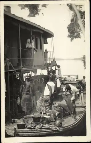 Foto Ak Afrika, Boote, Hausboot, Einheimische