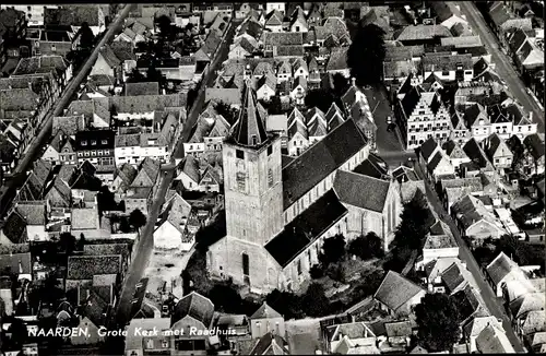 Ak Naarden Nordholland Niederlande, große Kirche mit Rathaus