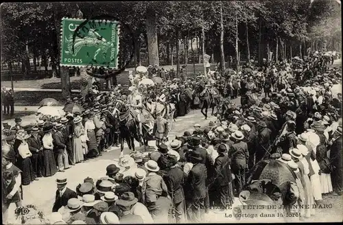 Ak Compiègne Oise, Feste der Jeanne d'Arc, Die Prozession im Wald