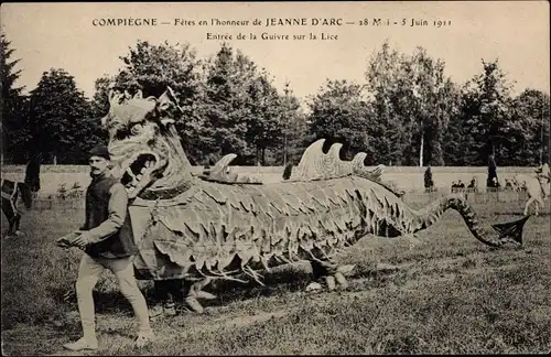 Ak Compiègne Oise, Feste der Jeanne d'Arc, Einzug der Guivre auf den Läusen
