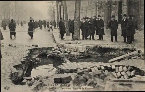 Ak Paris VIII, Place de la Concorde, Ausgrabung, Die große Seine-Flut, Januar 1910