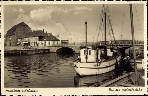 Ak Neustadt in Holstein, Hafenbrücke, Kutter Aline