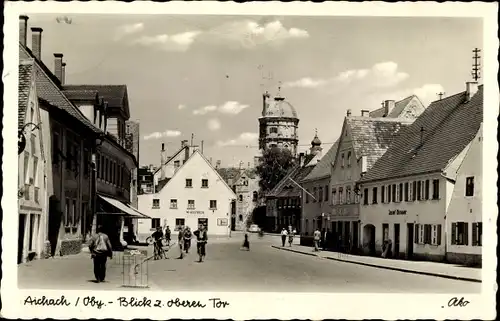 Ak Aichach in Oberbayern Schwaben, Blick zum oberen Tor, Straßenansicht