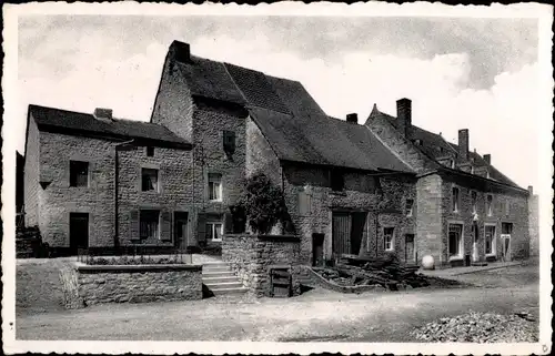 Ak Olloy-sur-Viroin Wallonie Namur, Bau aus dem 17. Jahrhundert in der Grande Rue