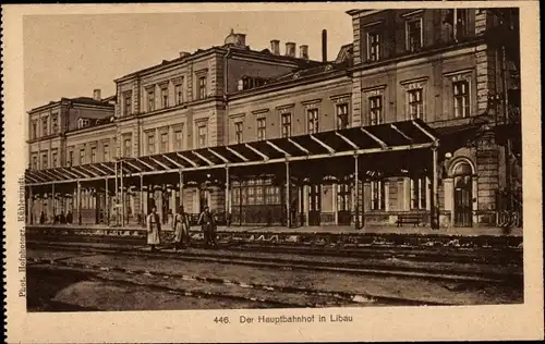 Ak Liepaja Libau Lettland, Der Hauptbahnhof, Gleisseite, Deutsches Militär