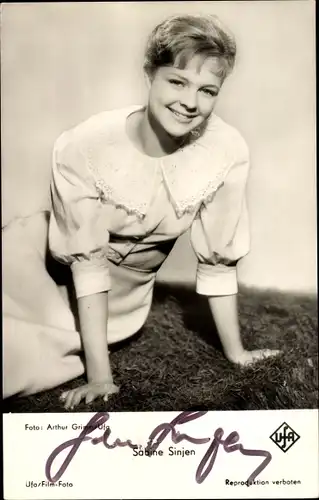 Ak Schauspielerin Sabine Sinjen, Portrait, Autogramm