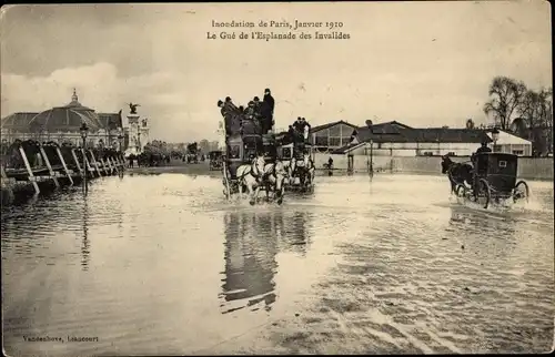 Postkarte Paris VII, Esplanade des Invalides, Die große Seine-Flut Januar 1910