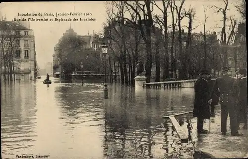 Postkarte Paris VII, Rue de l'Université, Esplanade des Invalides, Die große Seine-Flut Januar 1910