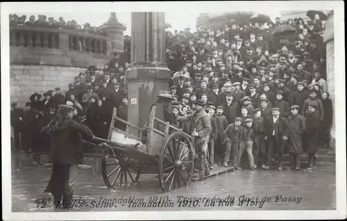 Postkarte Paris XVI, Quai de Passy, Die große Seine-Flut Januar 1910