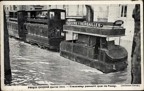 Postkarte Paris XVI Passy, Straßenbahn am Quai de Passy vorbei, Überschwemmungen Januar 1910